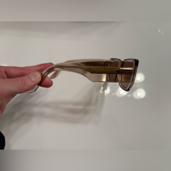 QUAY Tell Me More Sunglasses - Picture 6 of 9